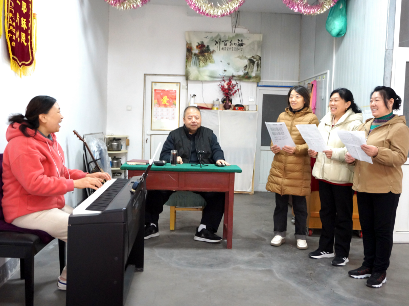 齐心努力为主做工 